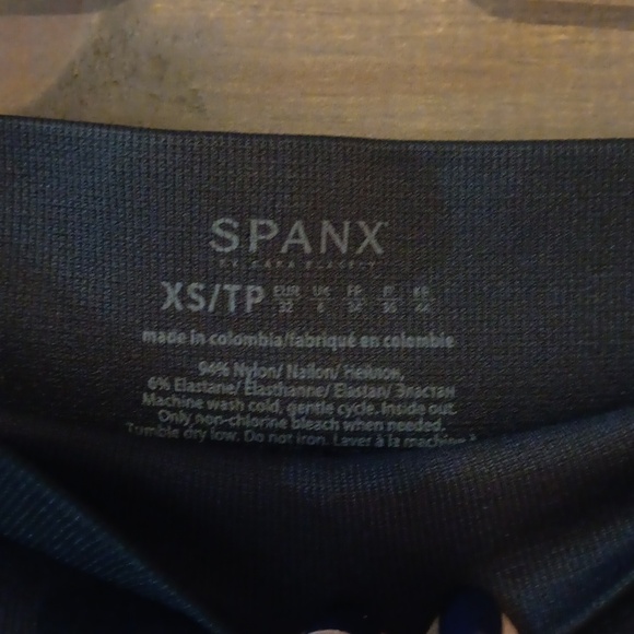 Spanx Shape Leggings XS NWT black camo print - Picture 4 of 7